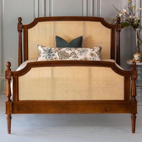 King Size rattan Bed In Brown
